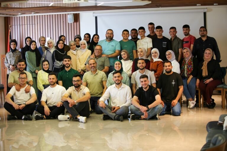 الحق في التعليم والصحة وادارة الحملات الداعمة للتعليم للطلبة الجامعات